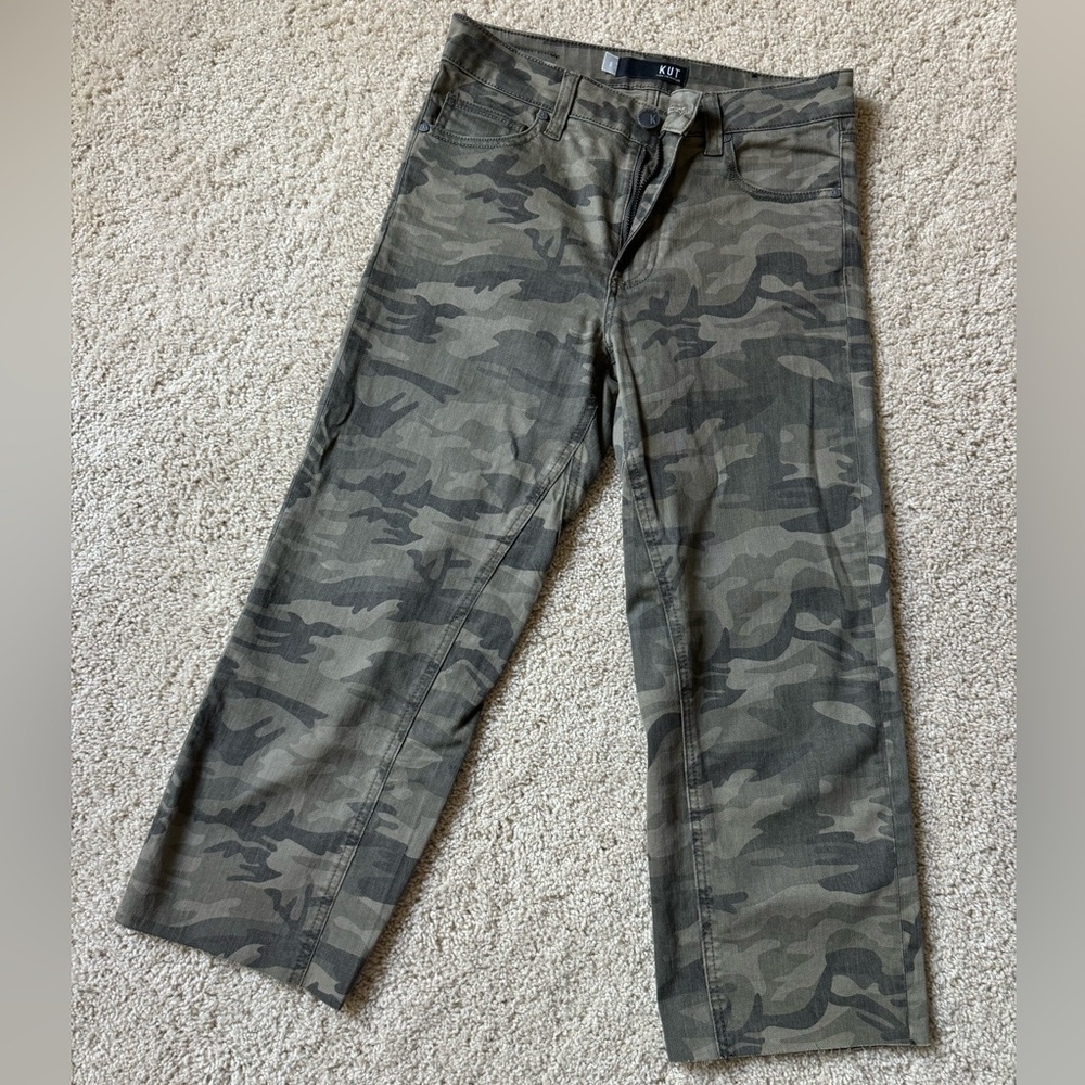 Kut from the Kloth Charlotte Cropped Culotte in Camo | Women’s Size 0